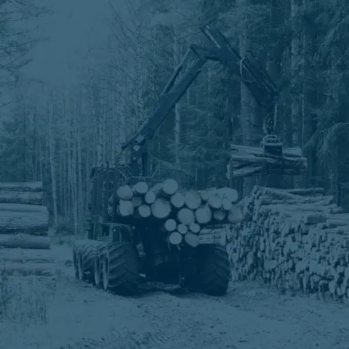 Hemsida_Image_Blue-overlay_Harvester-Forest2_1500x1500px